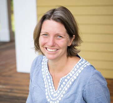 Photo of a woman smiling. Link to Life Stage Gift Planner Under Age 60 Situations. Photo of a woman smiling. Link to Life Stage Gift Planner Under Age 60 Situations.